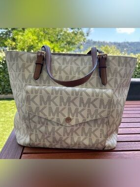 Michael Kors/EUC Jet Set Travel Large Pocket Multifunction Signature Tote